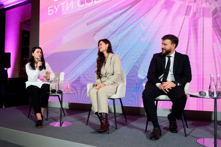 Олена Присяжнюк під час виступу