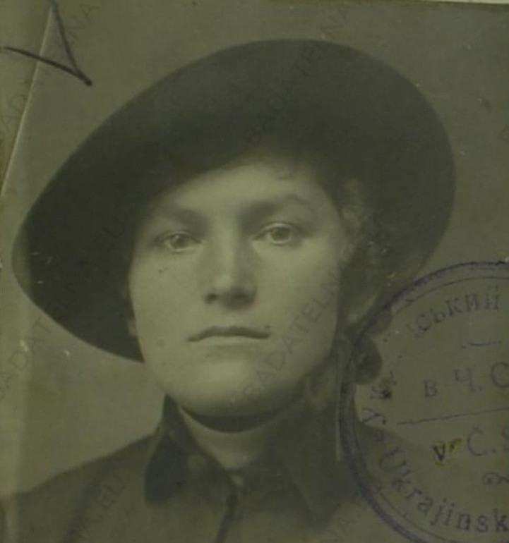 Клавдія Дубів, 1922 рік. Після Крут минуло 4 роки, жінка вже стала мамою.