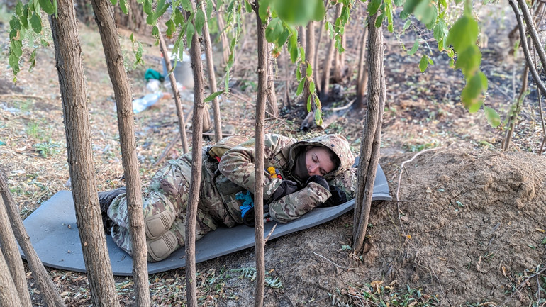 Відпочинок бойової медикині