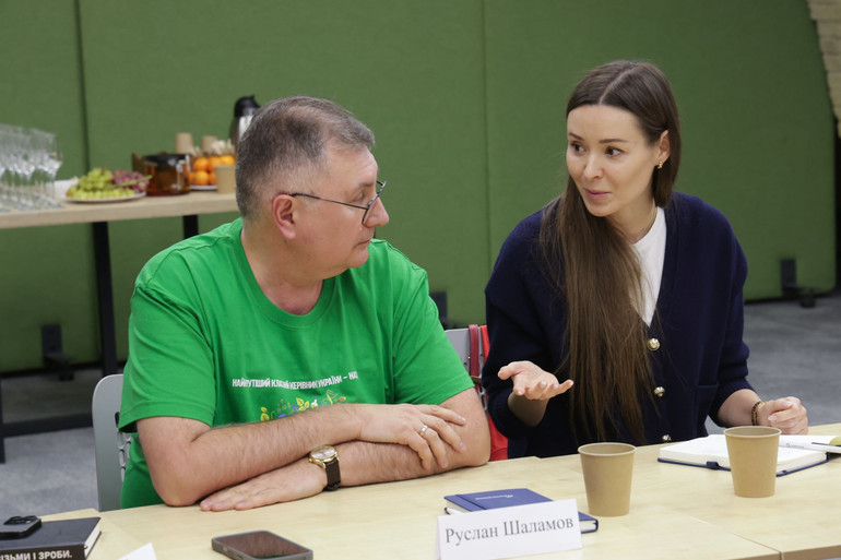 Учитель біології Руслан Шаламов із засновницею Освіторії Зоєю Литвин