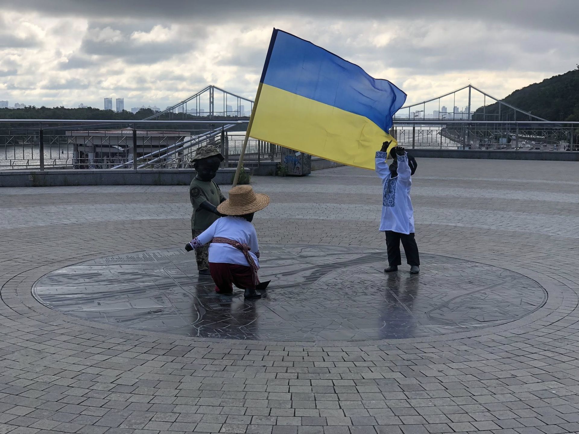 Скульптура засновників Києва