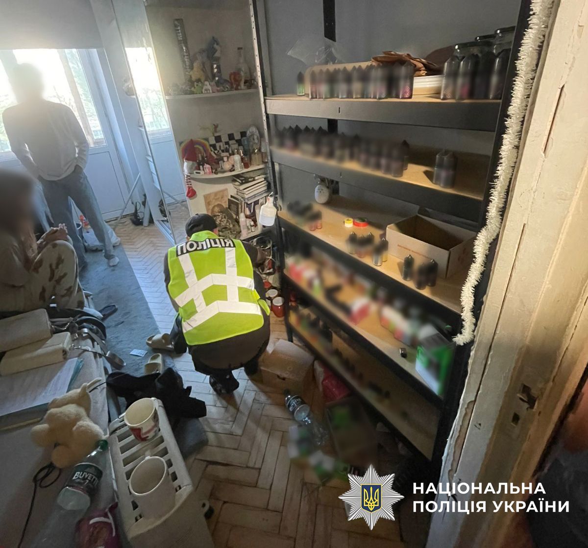 Поліція в помешканні хлопця