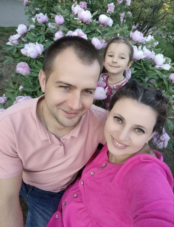 Віталій разом із дружиною та донькою