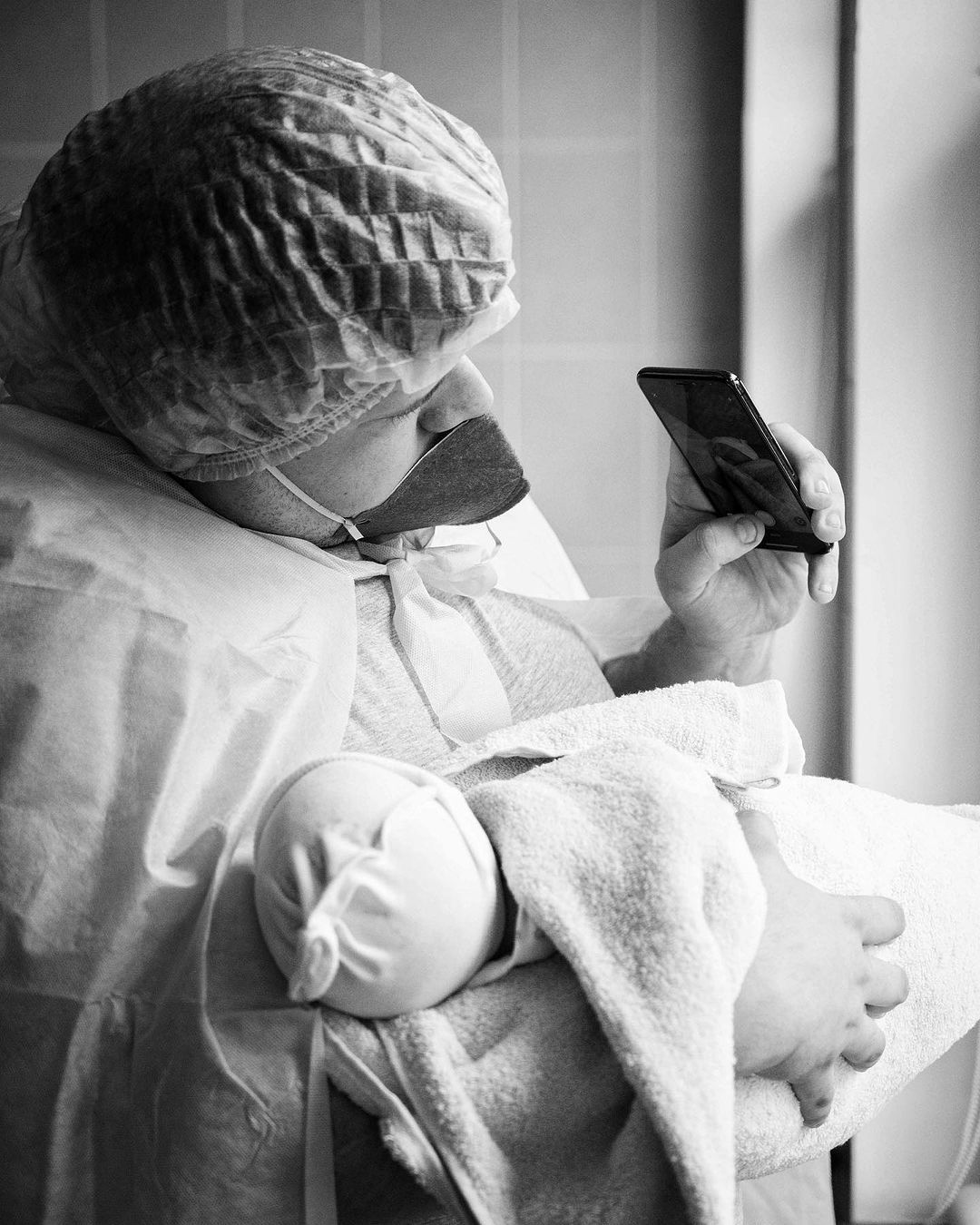 Після народження дитини фотографки фіксують перші секунди життя немовляти