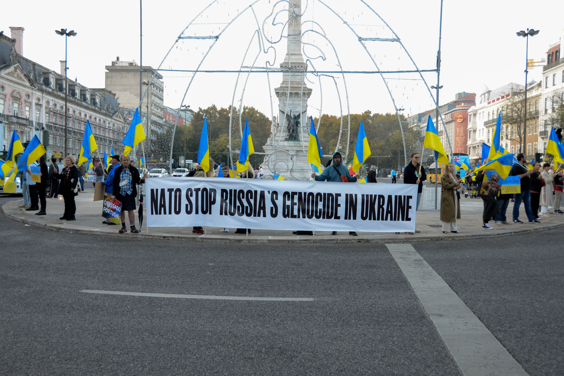 Українці щосуботи нагадують португальцям про війну в Україні