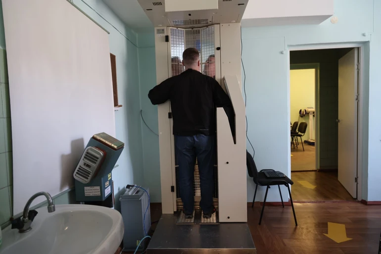 У центрі працює лабораторія з різноманітними приладами (і раритетними, і новими) для вимірювання внутрішнього опромінення