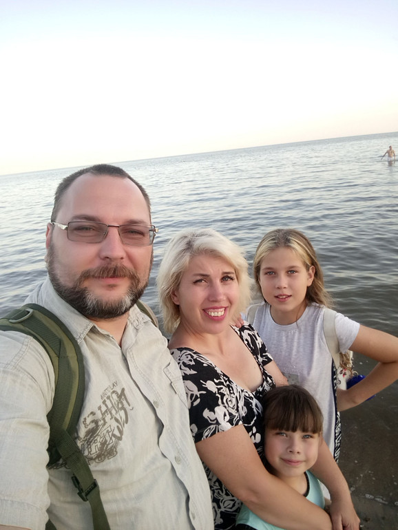 Микола, Марина та її доньки, якими тепер опікується чоловік