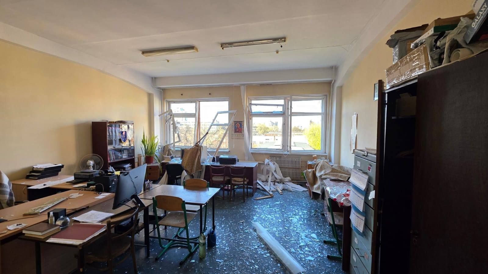 Приміщення політехніки після обстрілу