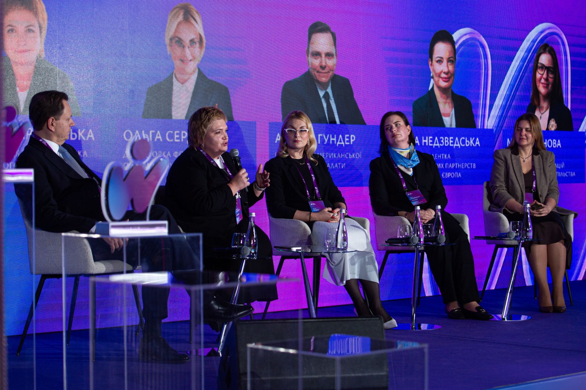 Дискусія учасників "Лідерства рівних можливостей"