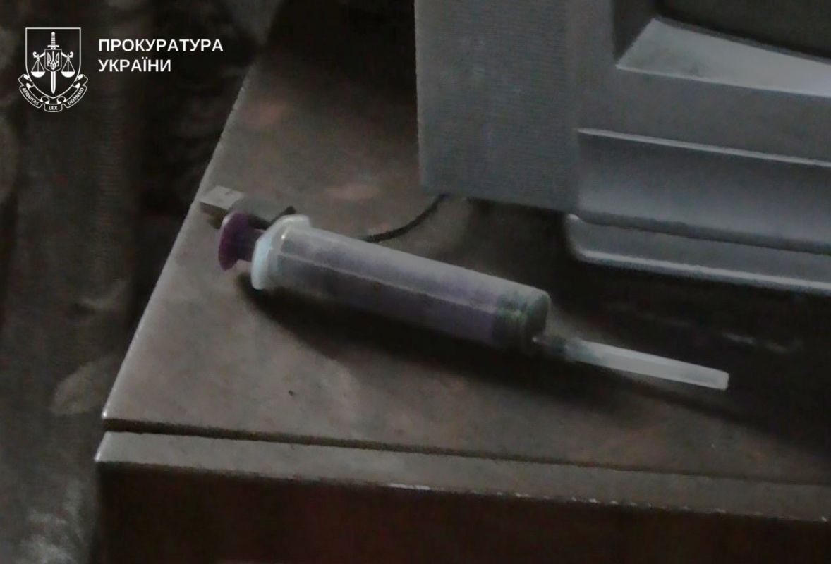 Шприц із залишком наркотиків