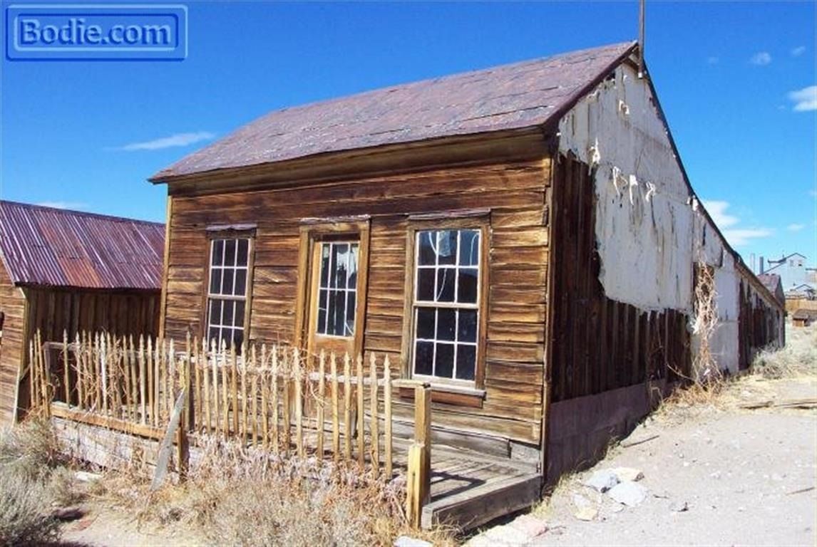 Житловий будинок у місті-привиді