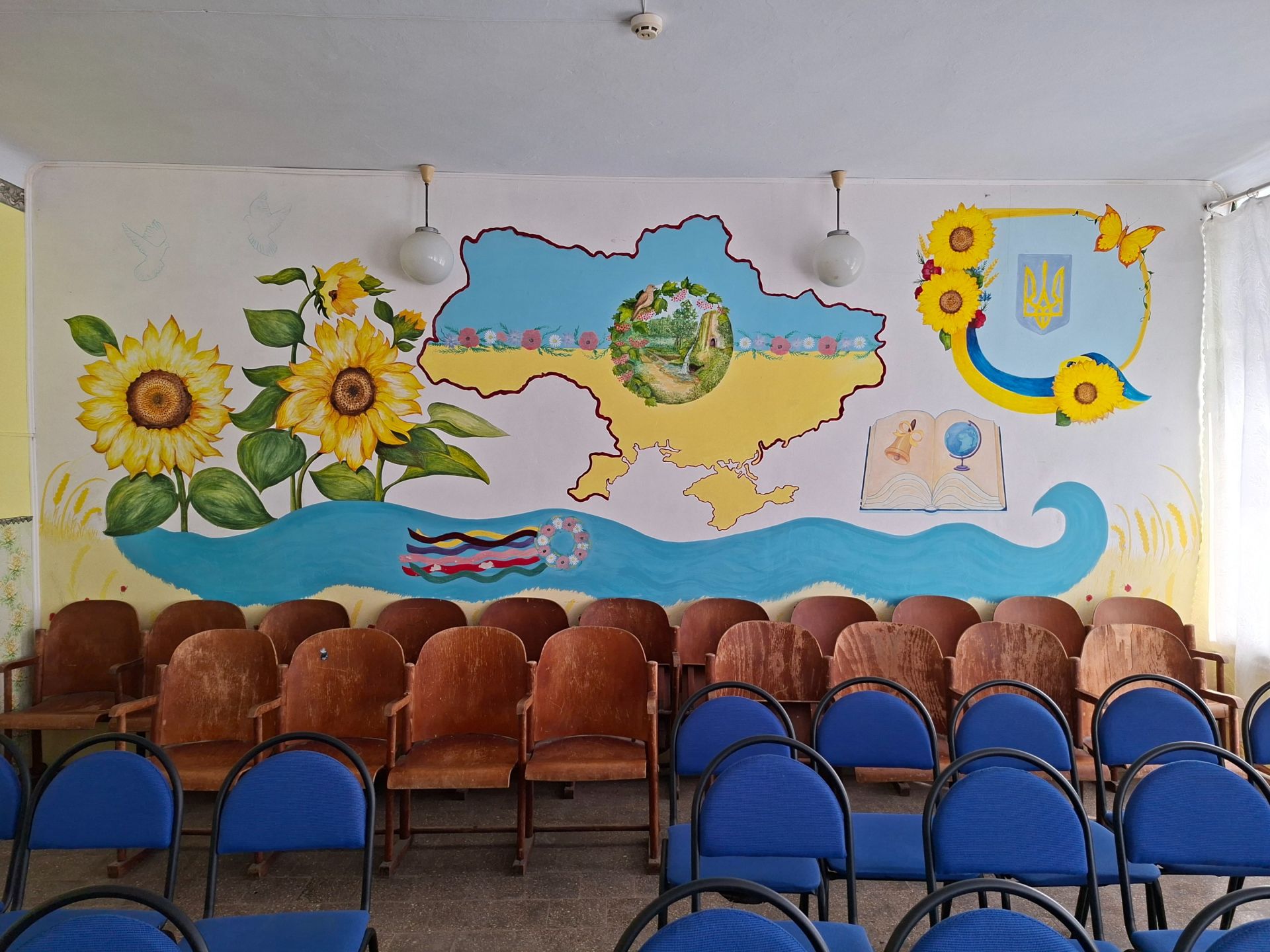 Всередині Малієвецької гімназії