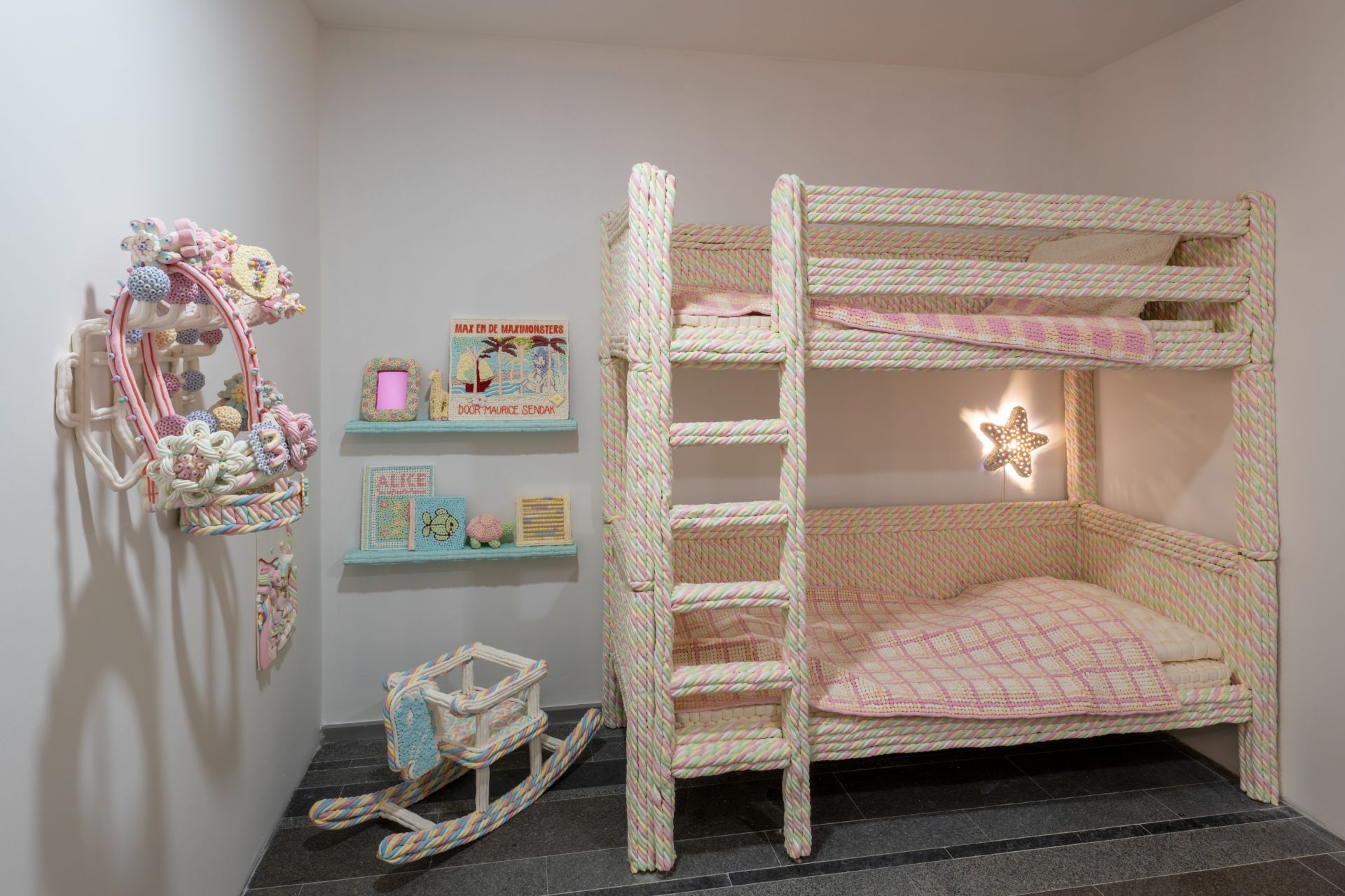 Сімоне Пост, «Солодкі спогади», 2025. «Радість», 2026.