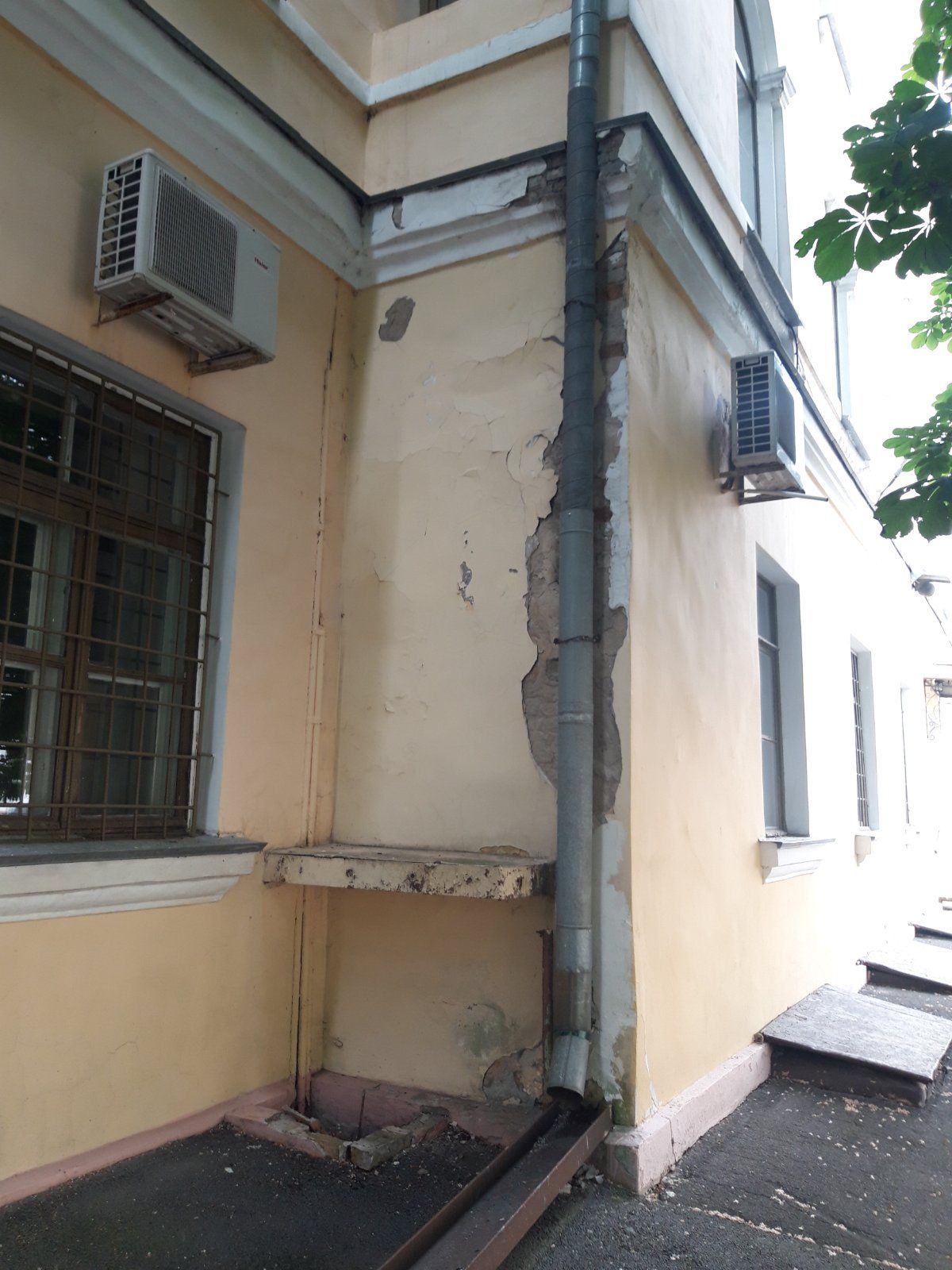 Будівля Могилянки зазнала пошкоджень