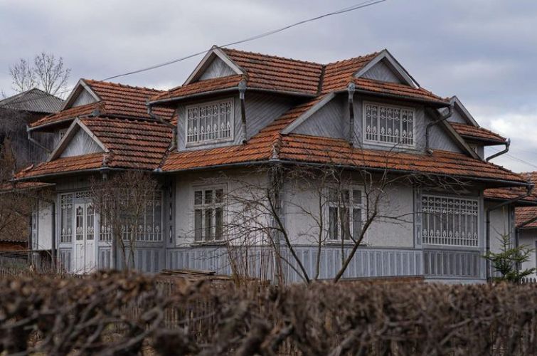 Хата у селі Уторопи, Івано-Франківська область. Фото: Анна Ільченко