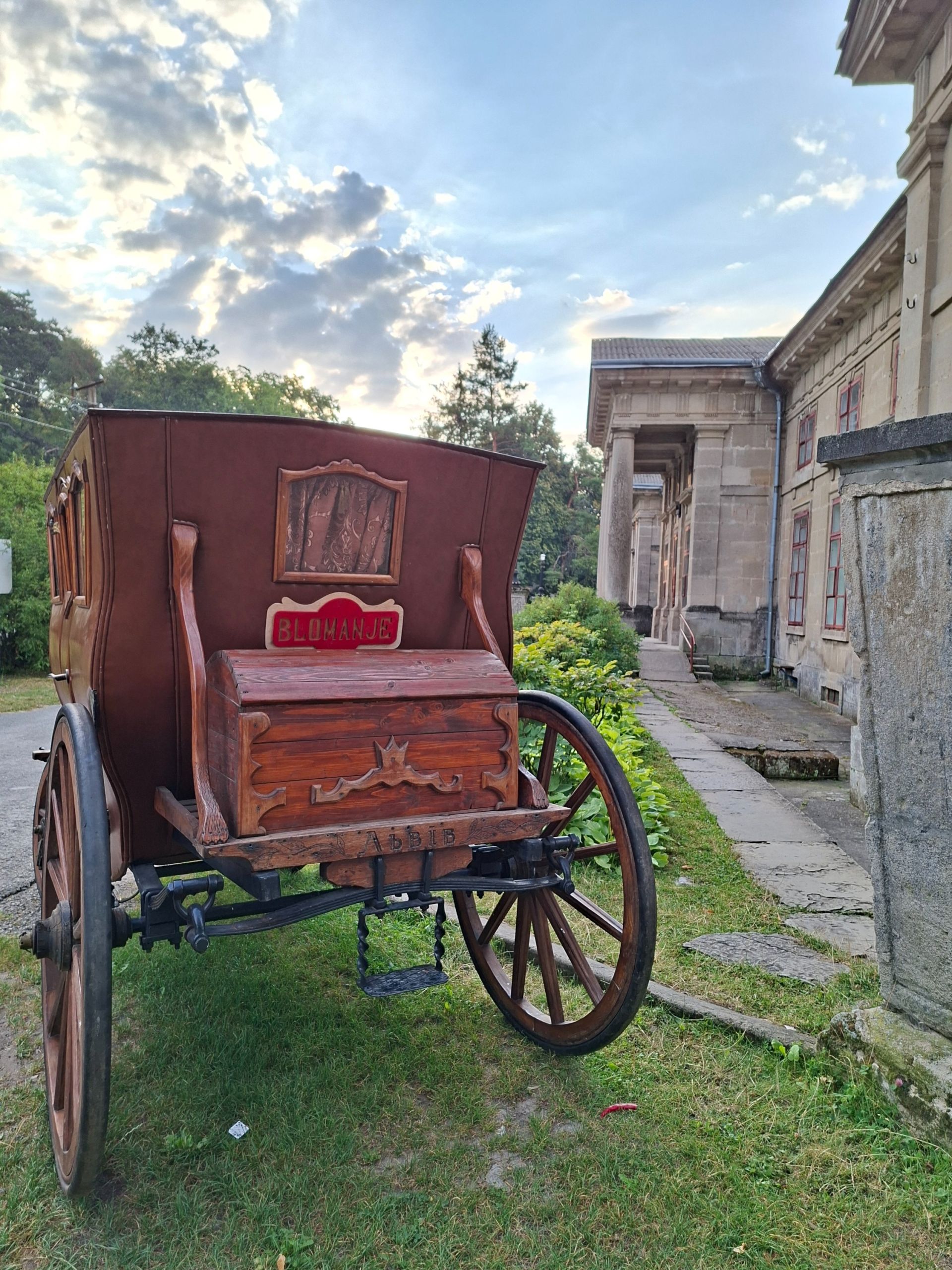 Маєток Орловського, водоспад та природа в селі Маліївці