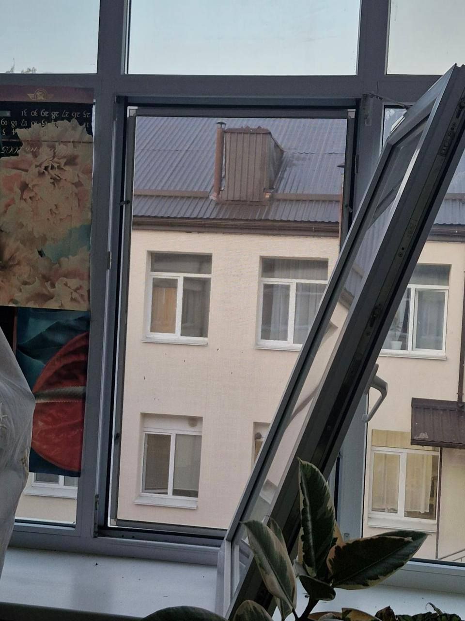 Вибите вікно після обстрілу