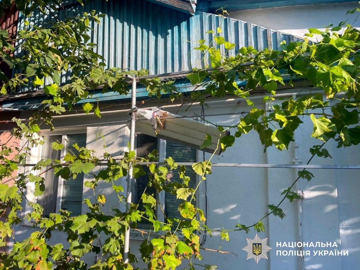 Росіяни атакували будинок у Херсоні безпілотником
