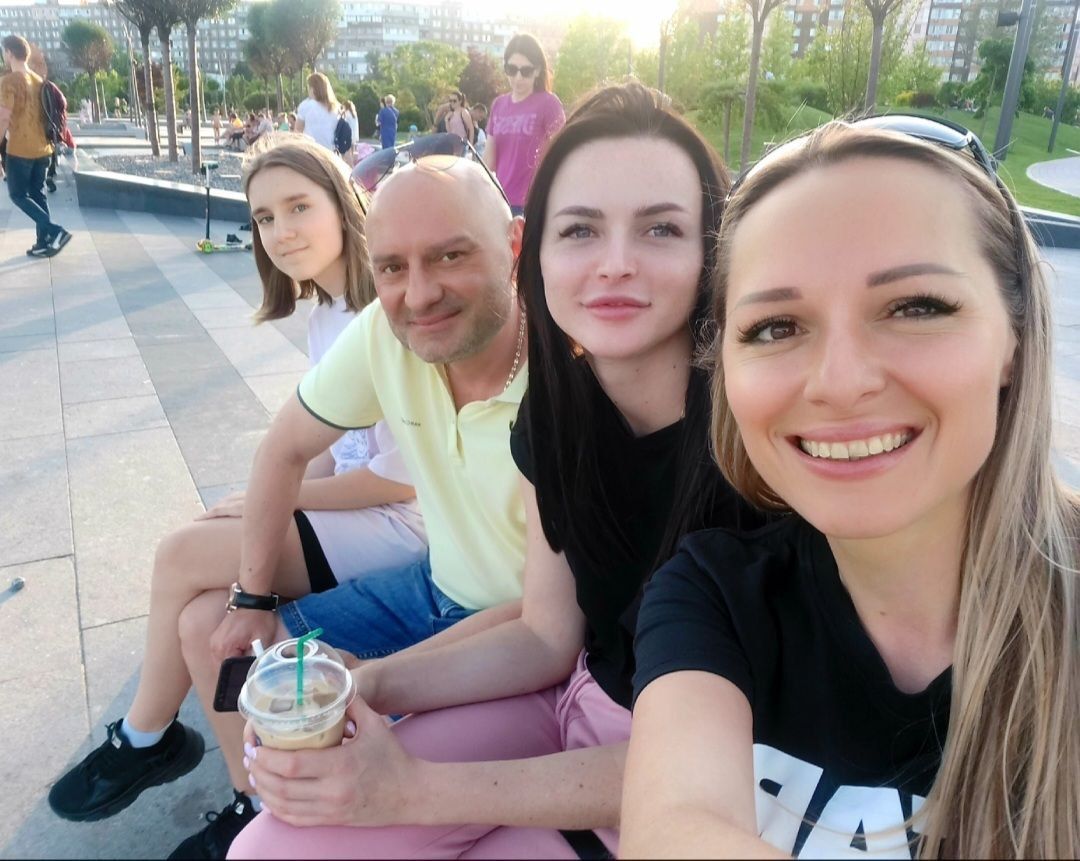 Альона з родиною