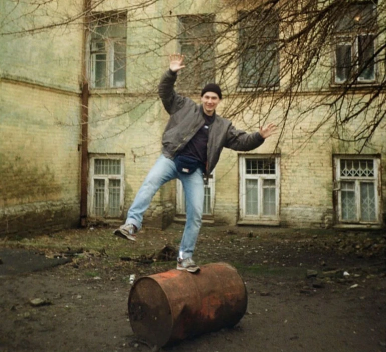 У студентські роки Сашко долучився до правої організації Авангард