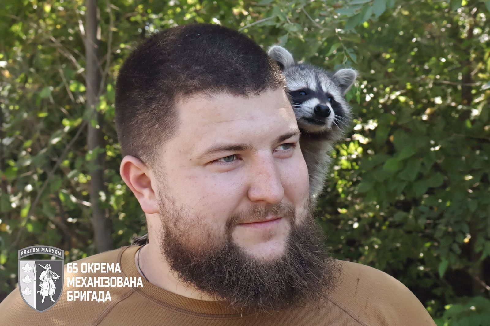 Тваринка з військовим