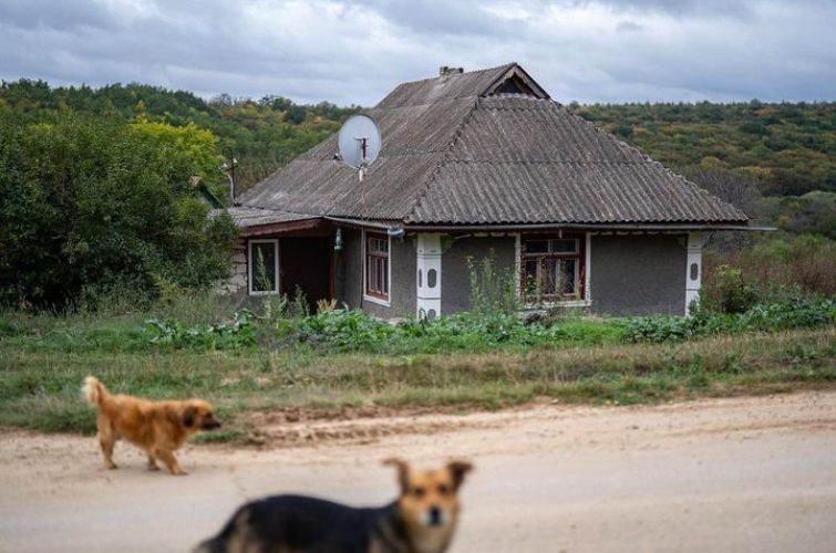 Хата у селі Буша, Вінницька область. Фото: Анна Ільченко