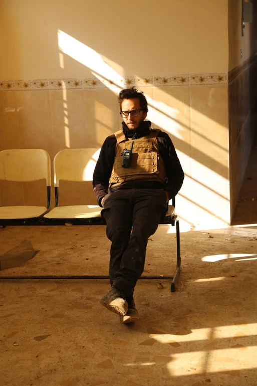 Брент у кадрі колеги