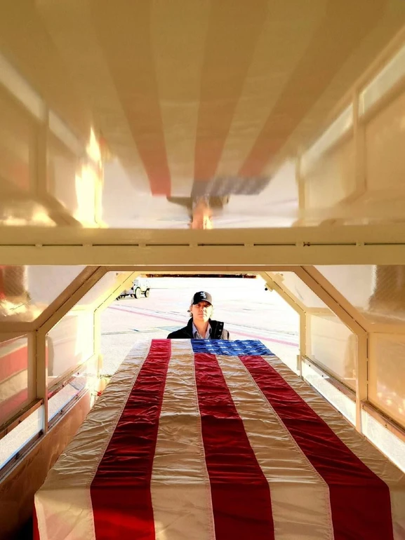 Домовину Брента відправляють додому, у Штати