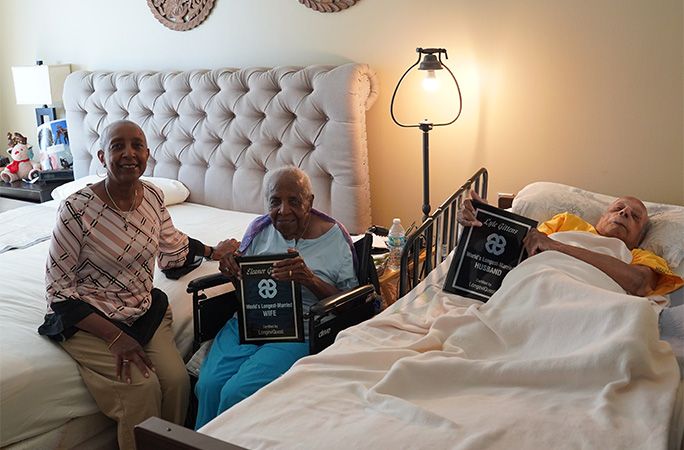 Найстаріше подружжя з донькою