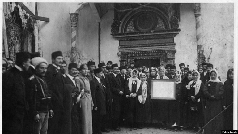Перший Курултай кримськотатарського народу. Грудень (листопад) 1917 року. Фото з архіву Гульнари Бекірової