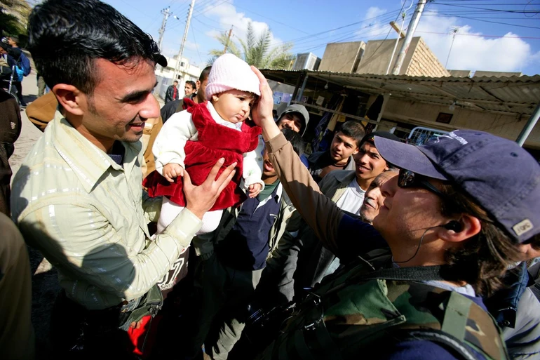 Брент фільмує дітей