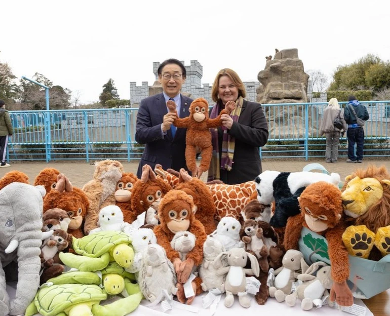 І в зоопарку тепер буде ще більше плюшевих мавп