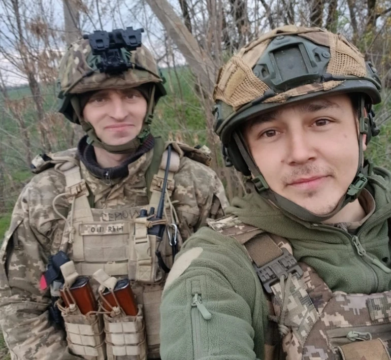 З товаришем по підрозділу