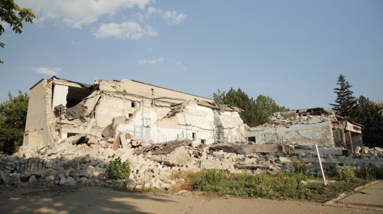 Зруйнована Росією 51-ша школа у Миколаєві