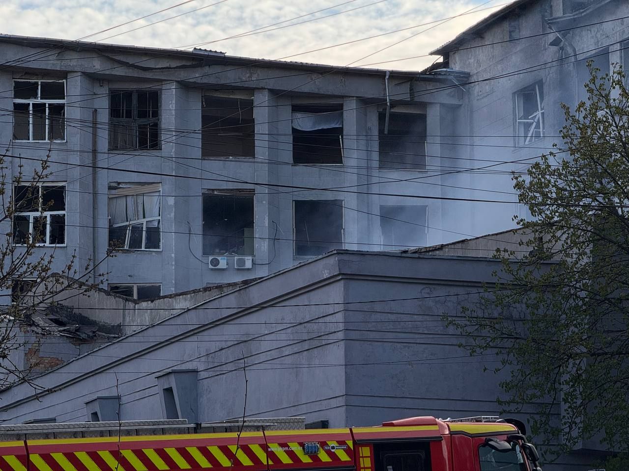 Наслідки обстрілу закладу освіти в Дніпрі