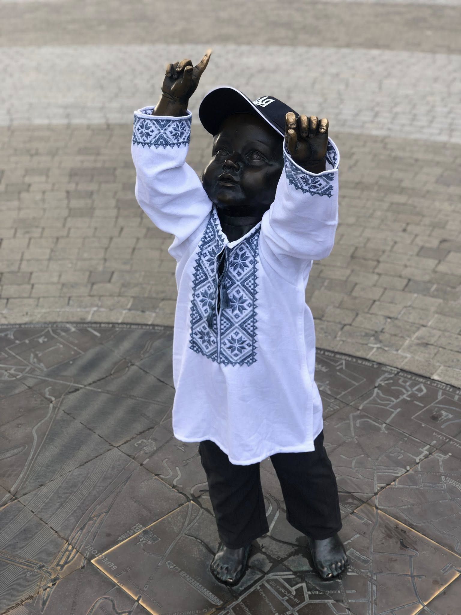 Скульптура засновників столиці