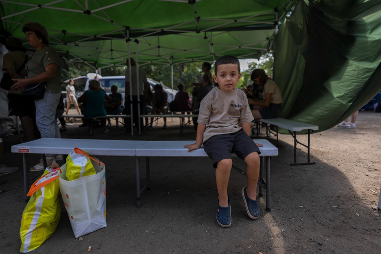 4-річний Єгор, евакуйований з селища Білецьке на Донеччині у транзитному центрі в Павлограді