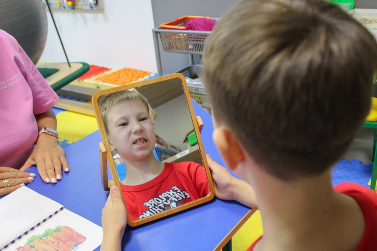 The child works with a speech therapist