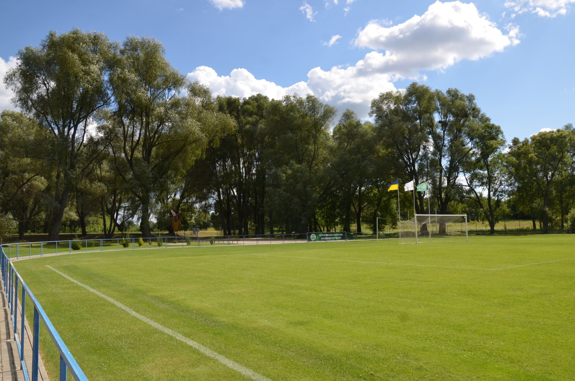 Кудрівці пощастило: село має свого мецената, який збудував тут стадіон, місця для відпочинку та всіляко сприяє розвитку села
