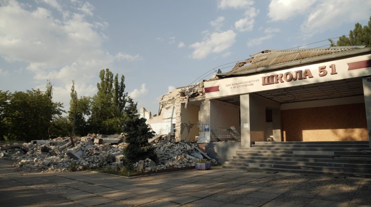 Зруйнована Росією 51-ша школа у Миколаєві