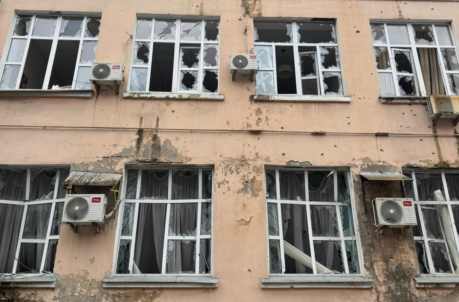 Вибиті вікна в будівлі МОН