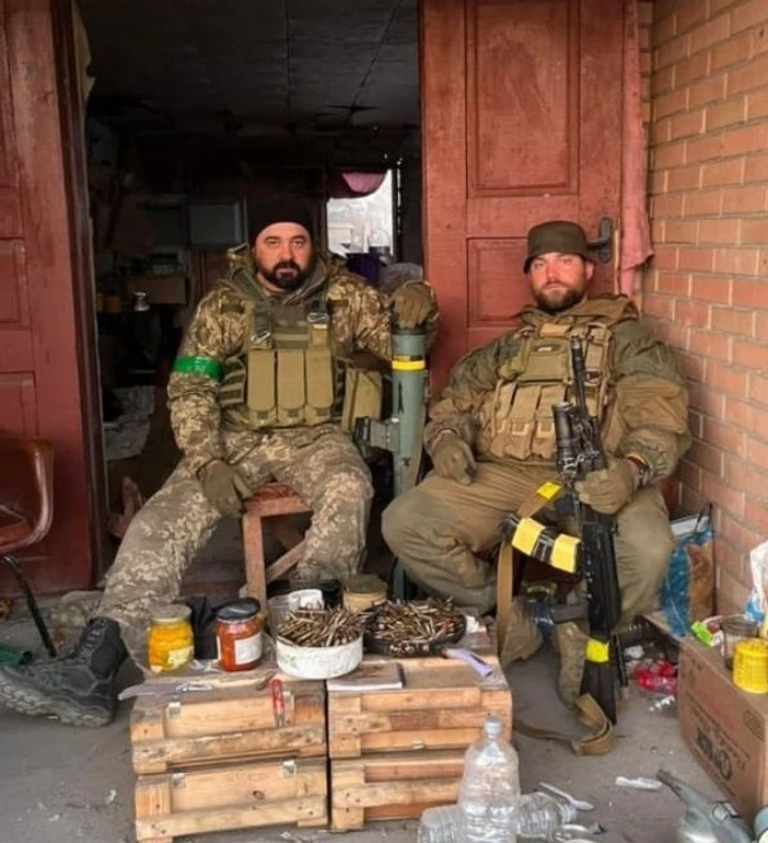 Сашко з одним із найближчих друзів