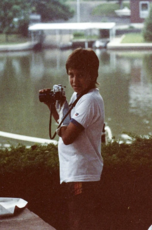 Брент зі своєю першою камерою
