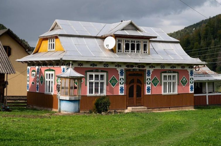 Хата у селі Яворів, Івано-Франківська область. Фото: Анна Ільченко