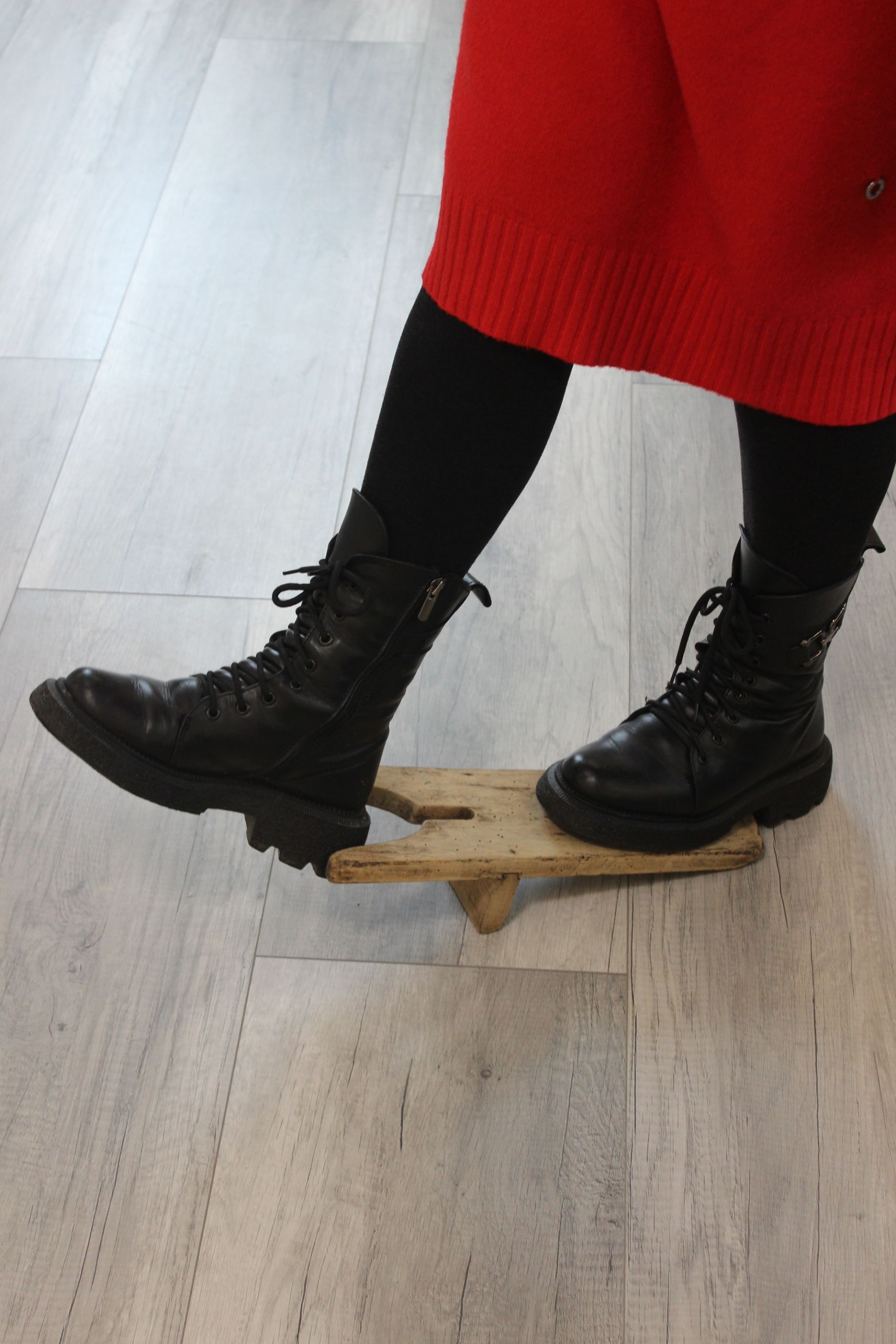 Ось так виглядав пристрій для зняття взуття гітлерівців.