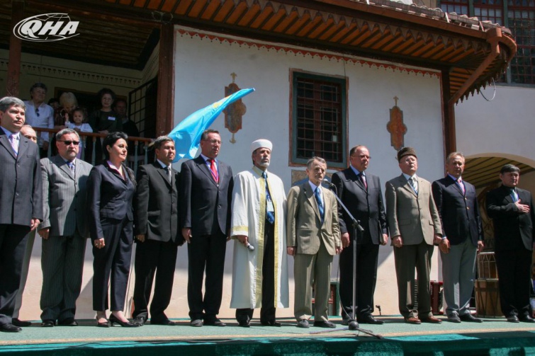 Урочисте відкриття Всесвітнього конгресу кримських татар у Бахчисараї, 19 травня 2009 року