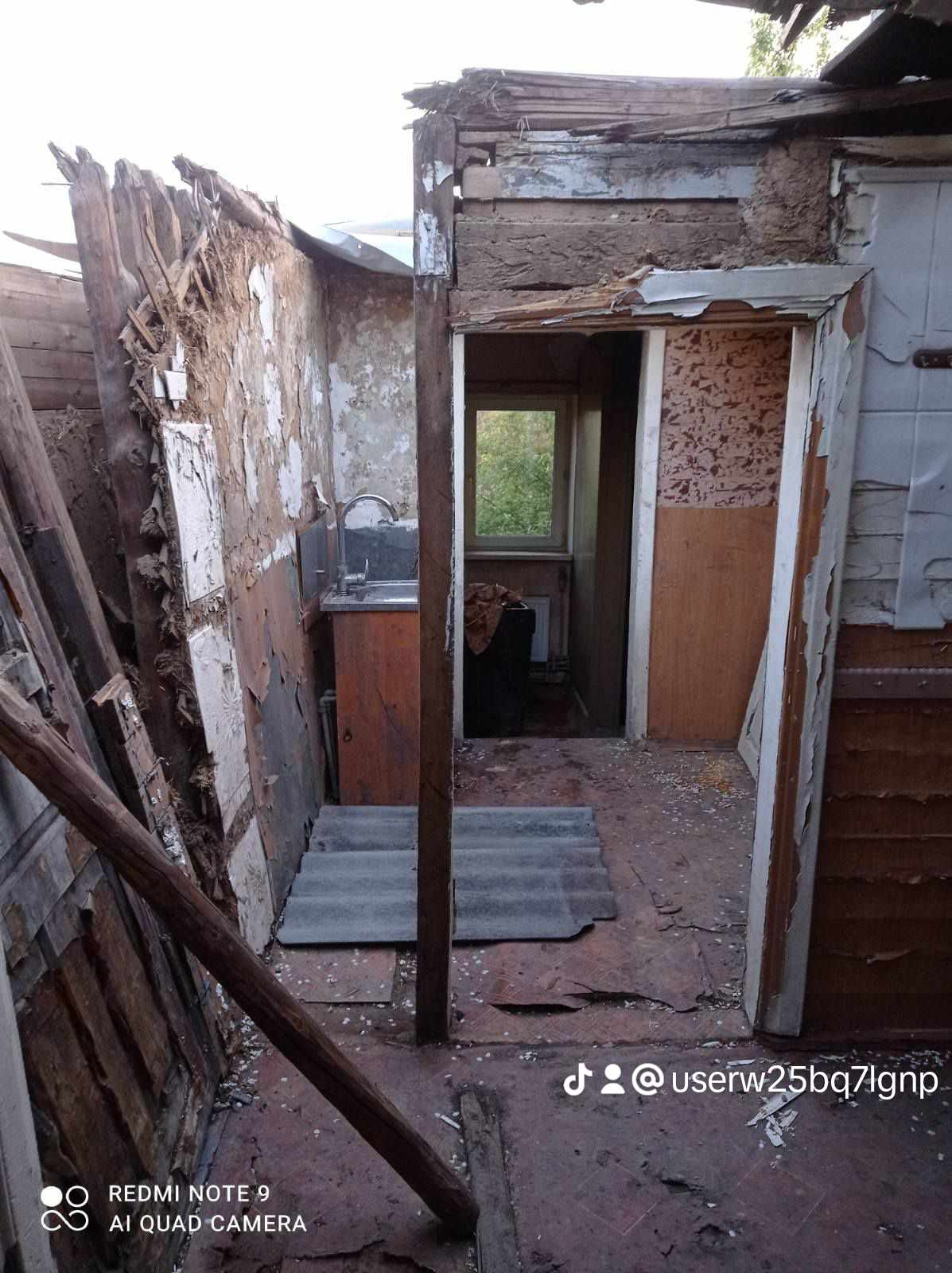 Руйнування у будинку Левченко
