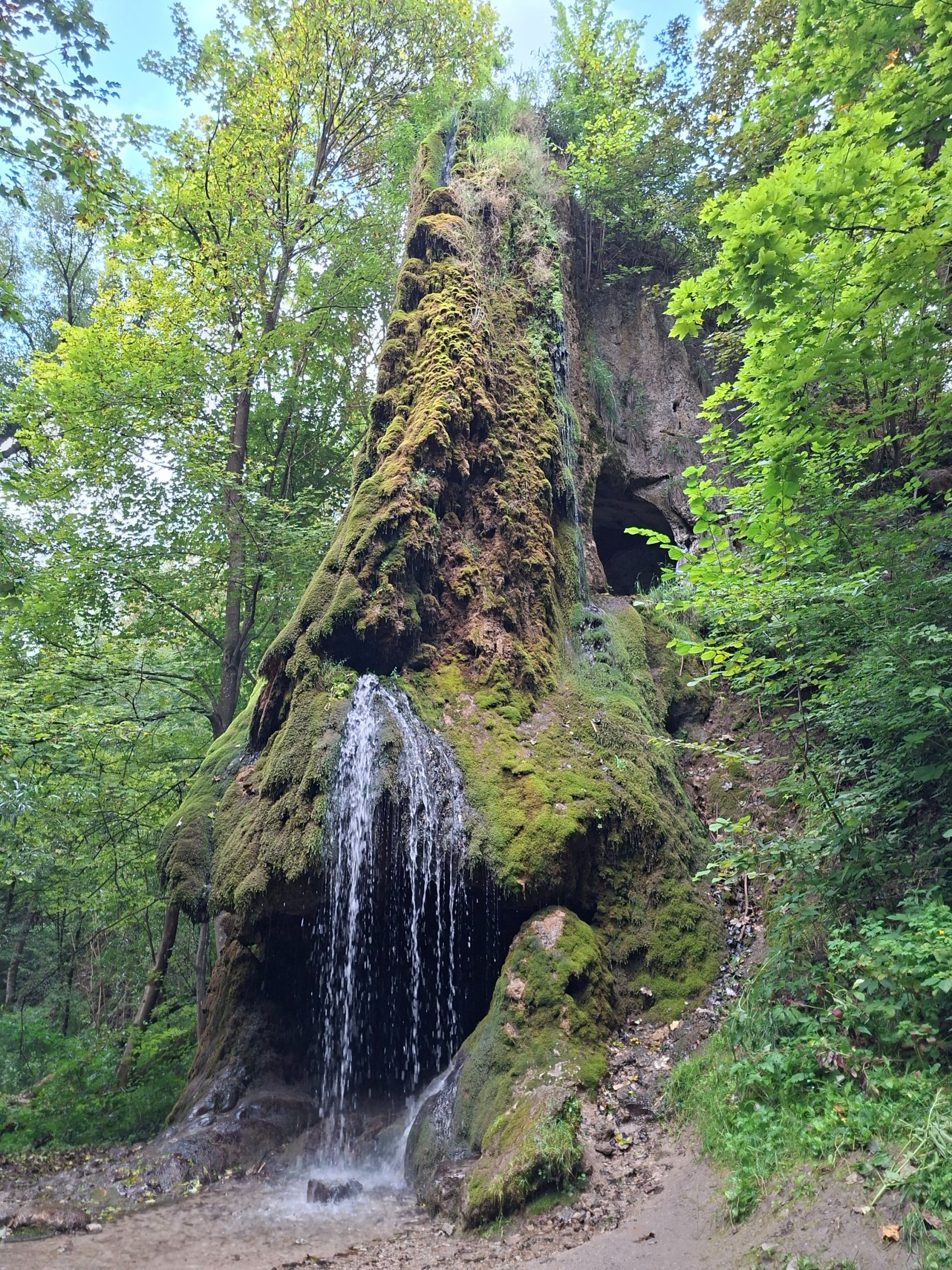 Маєток Орловського, водоспад та природа в селі Маліївці