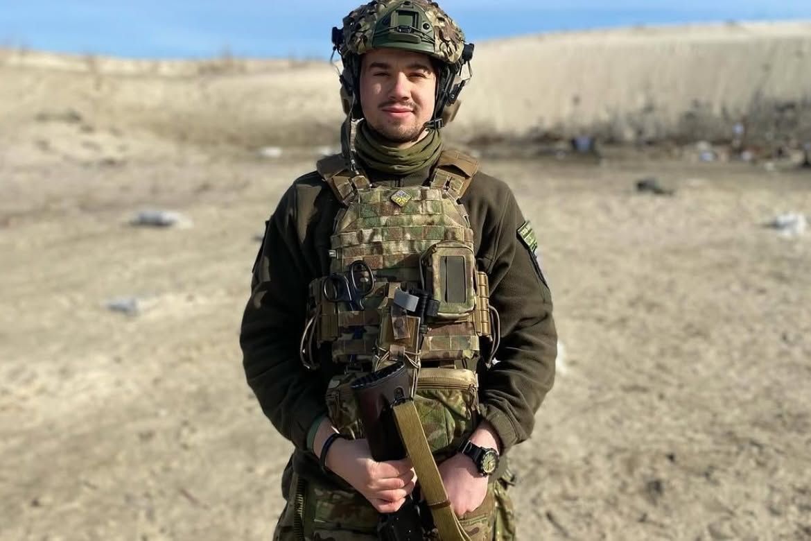 Бойовий медик у формі