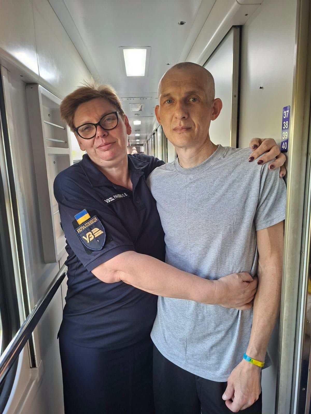 Звільнений із полону в поїзді